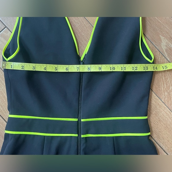 Alice + Olivia Jeri Black Neon Green Piped Jumpsuit | Sleeveless V-Neck Size 2 - Picture 12 of 13